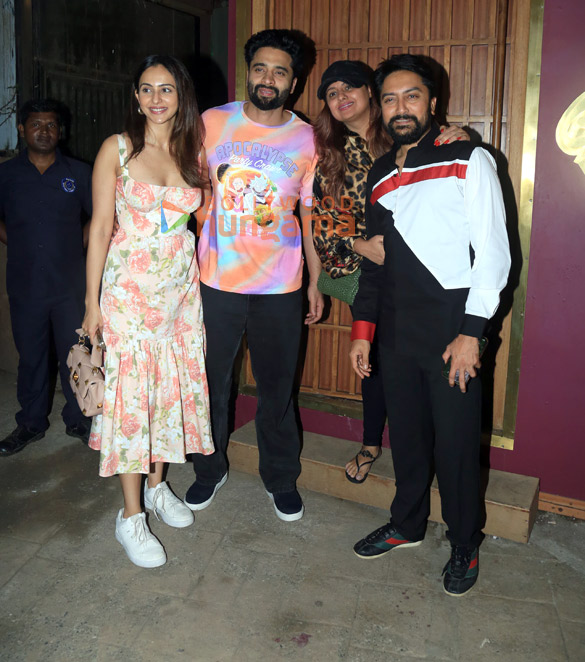 photos rakul preet singh jackky bhagnani and others snapped in bandra 5