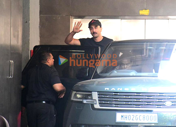 photos ranbir kapoor spotted in bandra 2 4