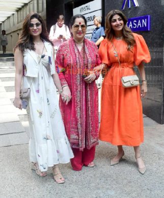 Photos: Shilpa Shetty snapped with family outside a restaurant in Bandra