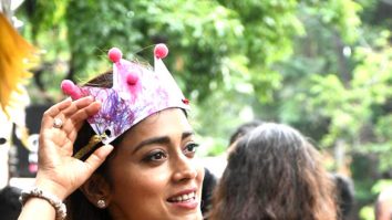Photos: Shriya Saran snapped outside a restaurant in Bandra