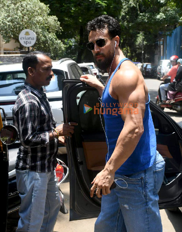 photos tiger shroff snapped outside a salon in bandra 3