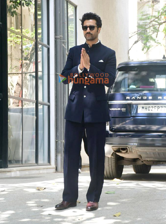 photos vicky kaushal snapped outside maddock office in bandra 1