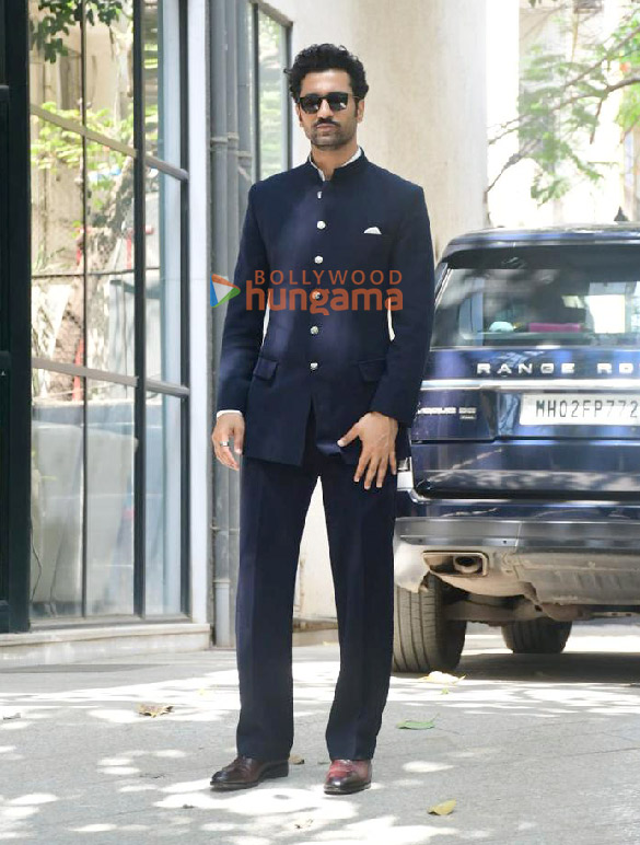 photos vicky kaushal snapped outside maddock office in bandra 3