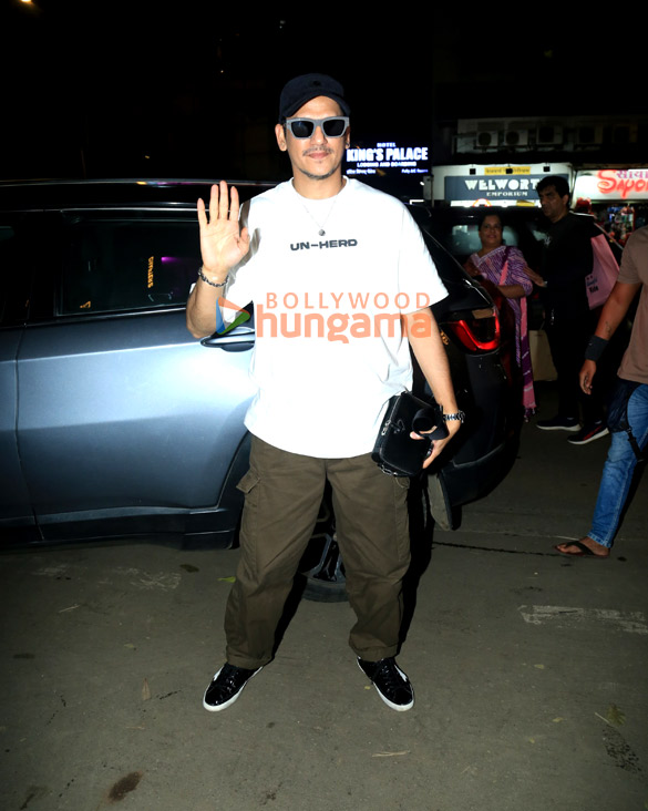 photos vijay varma rhea chakraborty and showik chakraborty snapped in bandra 5