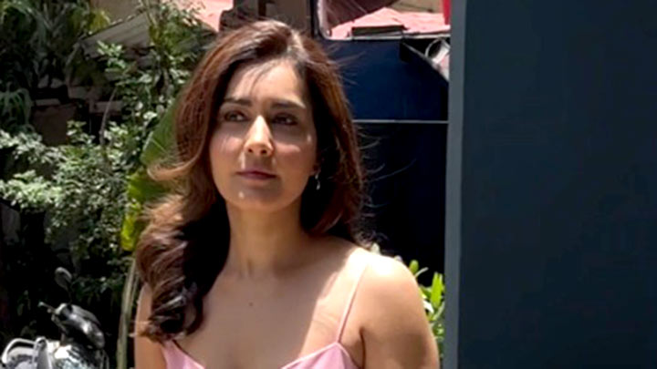Pretty in pink! Raashii Khanna gets clicked by paps
