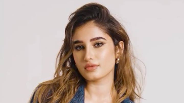 Rasha Thadani’s ultimate vibe check be like