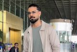 Sooraj Pancholi flaunting his new look at the airport