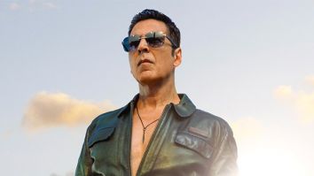Akshay Kumar surprises fans in disguise outside Bandra theatre for Housefull 5