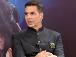 Akshay Kumar’s HILARIOUS encounter with audience outside Gaiety Galaxy!