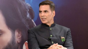 Akshay Kumar’s HILARIOUS encounter with audience outside Gaiety Galaxy!