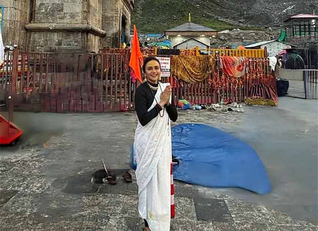 Amruta Khanvilkar marks Yoga Day with spiritual sojourn to Kedarnath temple : Bollywood News – Bollywood Hungama