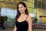 Amyra Dastur’s casual yet elegent airport look