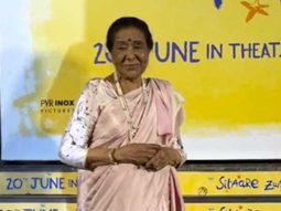 Asha Bhosle looks pretty in a pink saree at ‘Sitaare Zameen Par’ screening