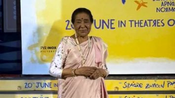 Asha Bhosle looks pretty in a pink saree at ‘Sitaare Zameen Par’ screening