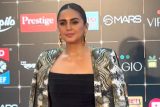 Huma Qureshi’s slit cut dress for Bollywood Hungama’s Style Icon Awards