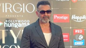 Lord Bobby waves to the media at Bollywood Hungama’s Style Icon Awards