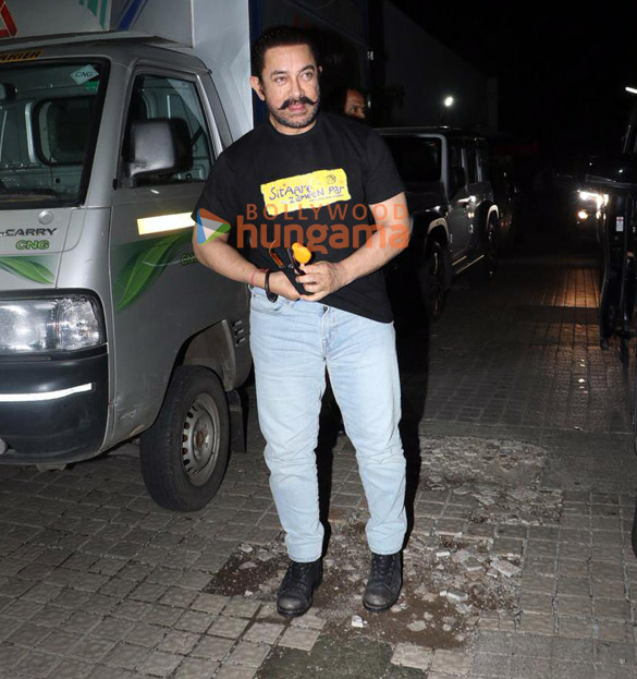 photos aamir khan gauri spratt and team sitaare zameen par snapped at juhu pvr 8
