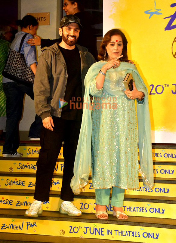 photos aamir khan tiger shroff and others grace the premiere of sitaare zameen par 18