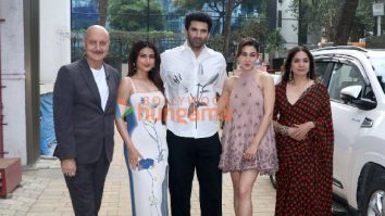 Photos: Aditya Roy Kapur, Anupam Kher, Sara Ali Khan, Fatima Sana Shaikh and Neena Gupta snapped promoting their film Metro… In Dino at T-Series office