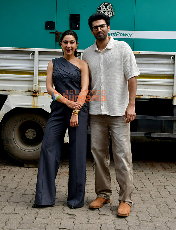 photos aditya roy kapur sara ali khan ali fazal and rest of metro in dino cast promote their film on the sets of laughter chef 3