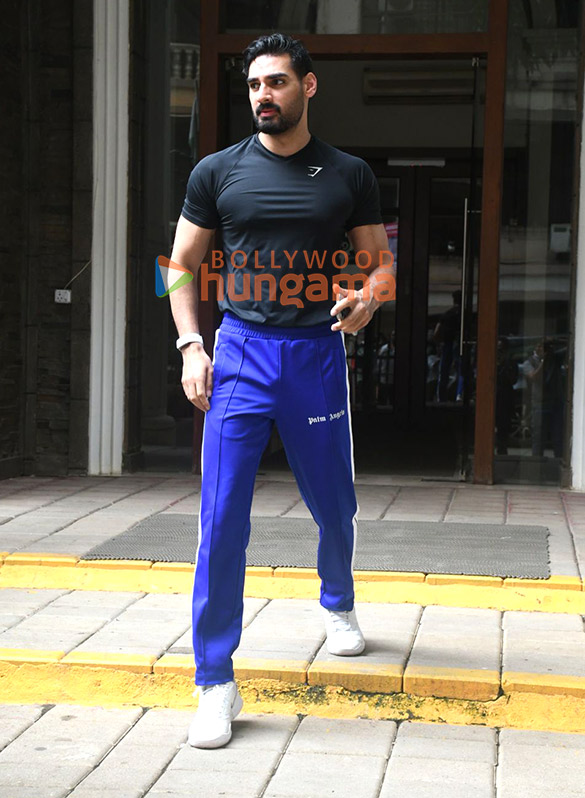 photos ahan shetty snapped outside a clinic in khar 3