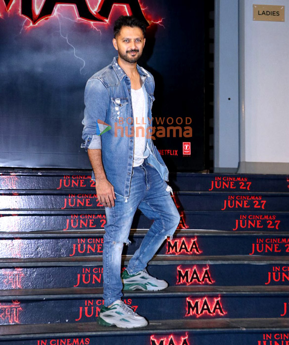 photos ajay devgn rohit shetty kajol and others grace the premiere of maa 4