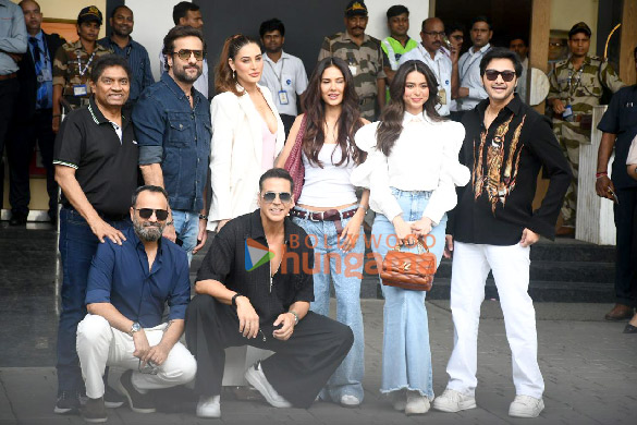 photos akshay kumar jacqueline fernandez sonam bajwa nargis fakhri and others snapped promoting housefull 5 at kalina airport 2