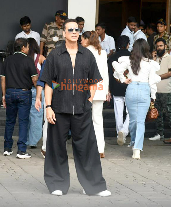 photos akshay kumar jacqueline fernandez sonam bajwa nargis fakhri and others snapped promoting housefull 5 at kalina airport 4