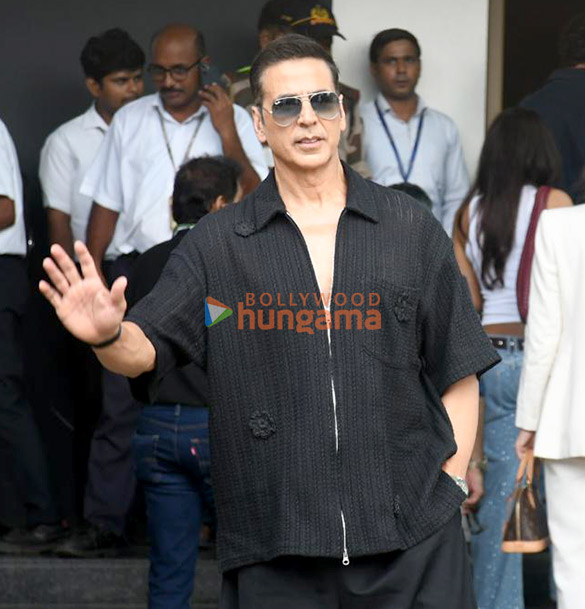 photos akshay kumar jacqueline fernandez sonam bajwa nargis fakhri and others snapped promoting housefull 5 at kalina airport 5