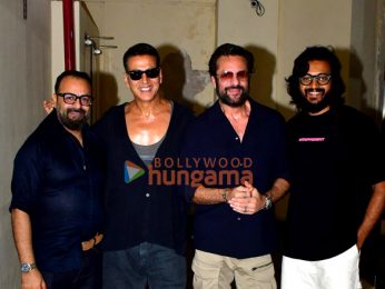 Photos: Akshay Kumar, Riteish Deshmukh and Fardeen Khan snapped checking audience reaction to their film Housefull 5 at PVR Juhu Photos: Akshay Kumar, Riteish Deshmukh and Fardeen Khan snapped checking audience reaction to their film Housefull 5 at PVR Juhu