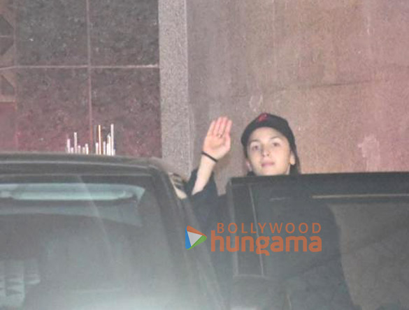 Photos: Alia Bhatt snapped outside a dance class in Bandra Photos: Alia Bhatt snapped outside a dance class in Bandra