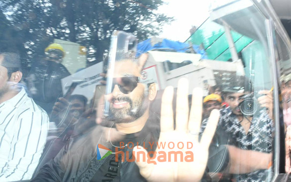 Photos: Allu Arjun snapped at Kalina airport Photos: Allu Arjun snapped at Kalina airport