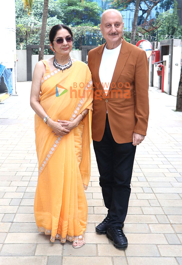 photos anupam kher and neena gupta snapped at the t series office to promote their film metro in dino 2