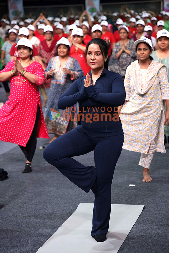 photos arjun kapoor nushrratt bharuccha attend amruta fadnavis yoga day with 1000 marginalised women 12