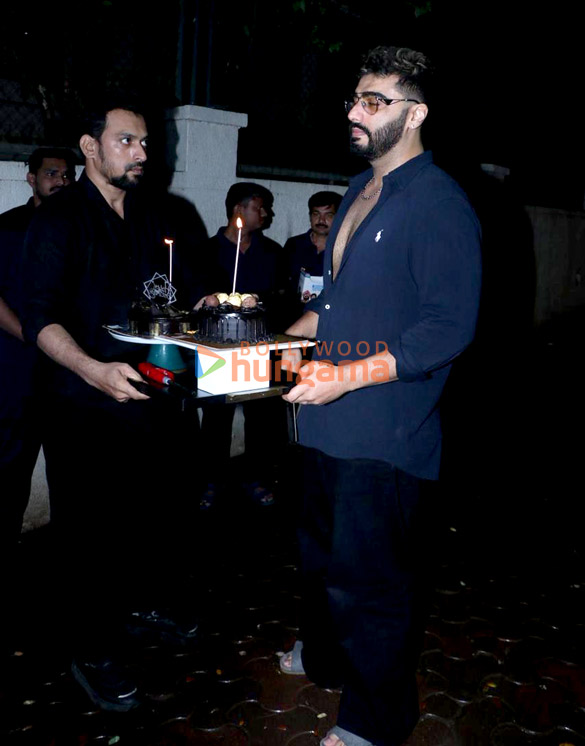 photos arjun kapoor snapped celebrating his birthday and cutting cake with the media 4
