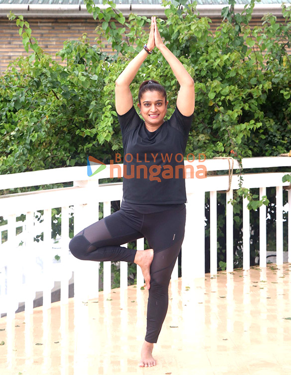 photos dharmendra marks world yoga day at his lonavala farmhouse along with actress ekta jain 6