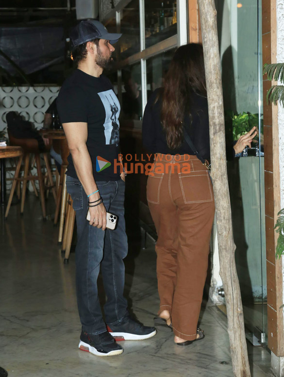 photos emraan hashmi and parveen shahani snapped in bandra 1