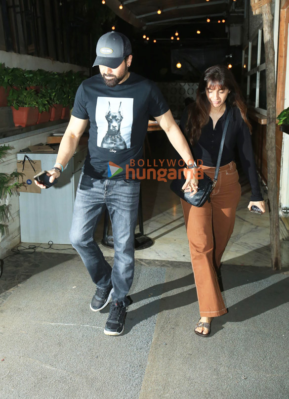 photos emraan hashmi and parveen shahani snapped in bandra 3