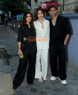 Photos: Fatima Sana Shaikh, Rhea Chakraborty and Showik Chakraborty snapped at Bandra while having street food Photos: Fatima Sana Shaikh, Rhea Chakraborty and Showik Chakraborty snapped at Bandra while having street food