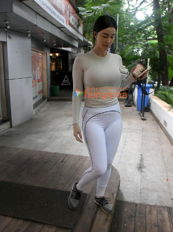 photos giorgia andriani snapped outside a gym in bandra 3