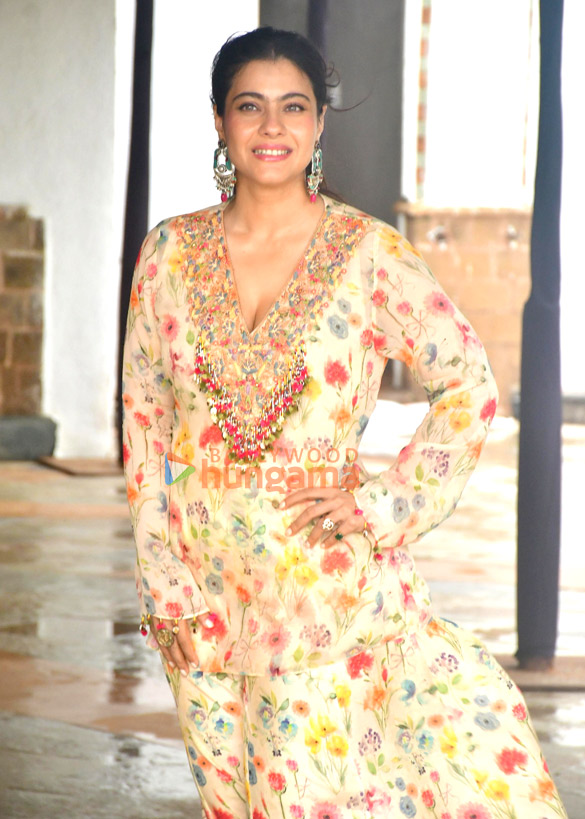 photos kajol snapped promoting her film maa 1 5