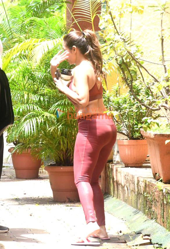 photos malaika arora snapped outside diva yoga in bandra 3 94