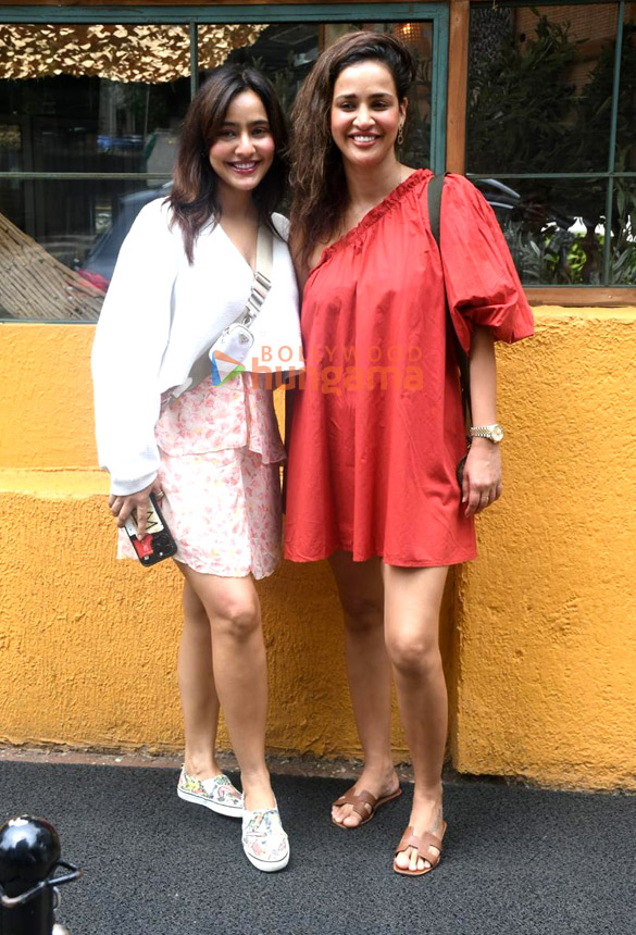 photos neha sharma and aisha sharma snapped outside restaurant in bandra 4