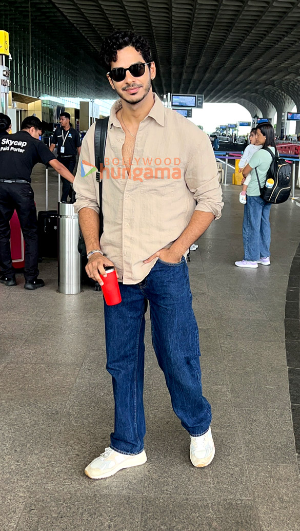 photos pooja hegde ishaan khatter huma qureshi and siddhant chaturvedi snapped at the airport 2