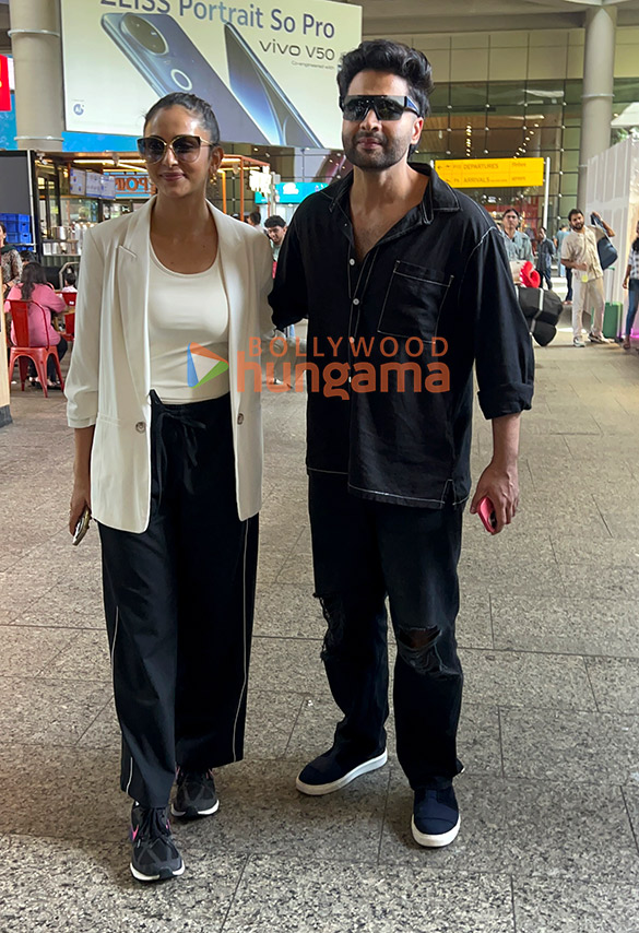 Photos: Rakul Preet Singh, Jackky Bhagnani and Malaika Arora snapped at the airport Photos: Rakul Preet Singh, Jackky Bhagnani and Malaika Arora snapped at the airport