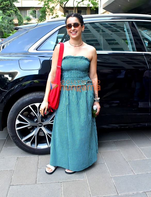 photos sanya malhotra snapped in andheri 1 3