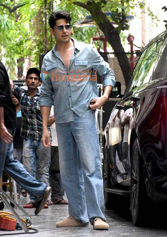 photos sidharth malhotra snapped outside maddock films office in santacruz 3 2