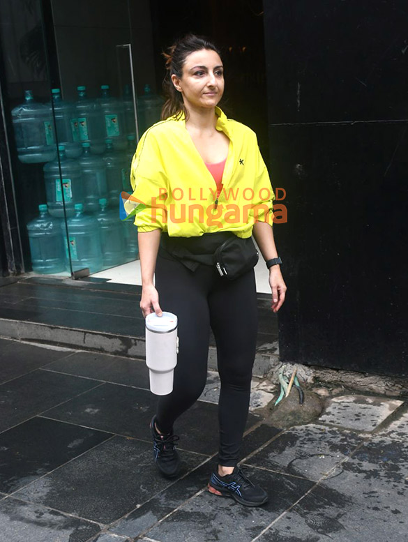 photos soha ali khan snapped outside a gym in bandra 4 2