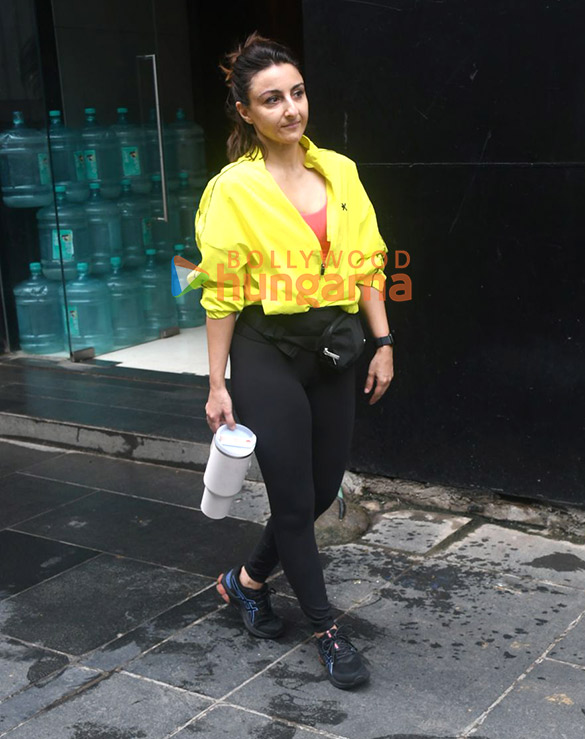 photos soha ali khan snapped outside a gym in bandra 6