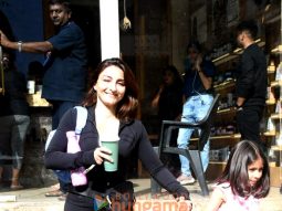 Photos: Soha Ali Khan snapped with her daughter Inaaya outside a salon in Bandra